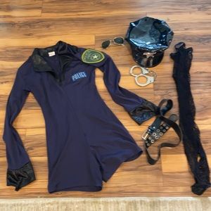 Women’s Halloween   police costume